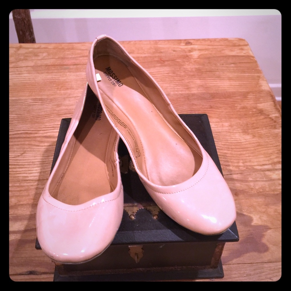 Mossimo Nude Round Toe Flats